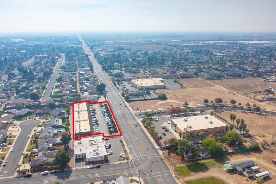 820 N Alta Ave, Dinuba, CA à louer - Photo de l’immeuble – Image 2 sur 27