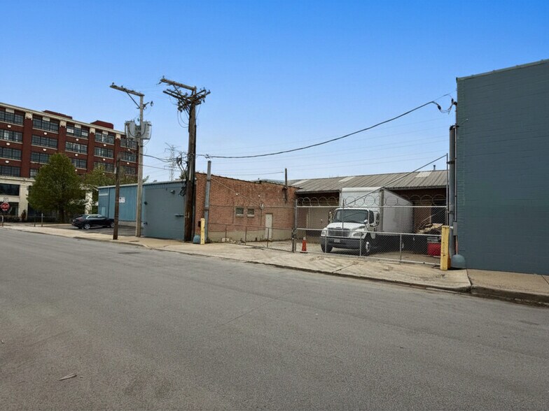 2627 W Washington Blvd, Chicago, IL à louer - Photo de l’immeuble – Image 2 sur 5