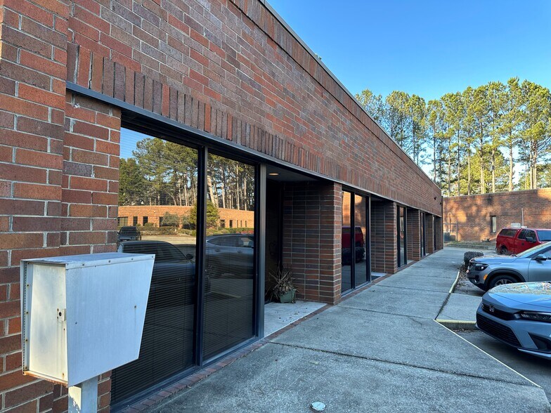 120 Commerce Cir, Fayetteville, GA à vendre - Photo de l’immeuble – Image 1 sur 17