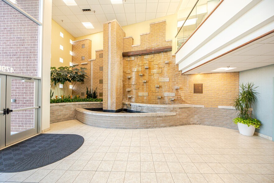 4790 Red Bank Rd, Cincinnati, OH à louer - Photo de l’immeuble – Image 3 sur 8
