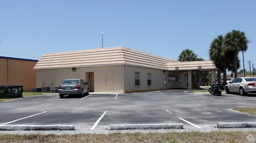 7231 S Tamiami Trl, Sarasota, FL à louer - Photo de l’immeuble – Image 3 sur 3