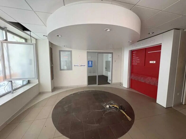 Local commercial dans Liancourt à vendre - Hall d’entrée – Image 2 sur 5