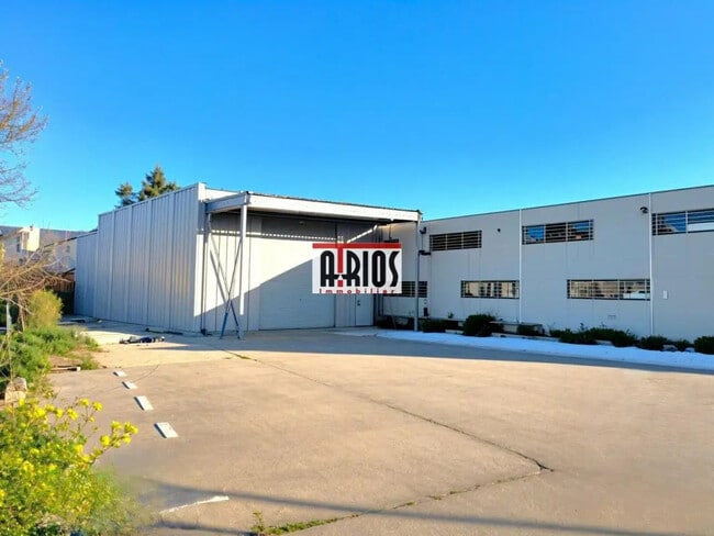 Plus de détails pour Local d’activités à vendre