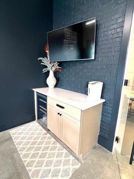 921-931 N US Highway 69, Huxley, IA à louer - Photo de l’immeuble – Image 3 sur 9