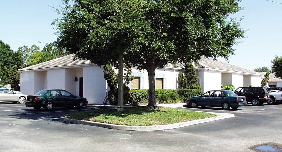 13555 Automobile Blvd, Clearwater, FL à louer - Photo de l’immeuble – Image 3 sur 16
