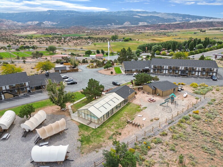 955 E Utah State Route 24, Torrey, UT à vendre - Photo de l’immeuble – Image 3 sur 23