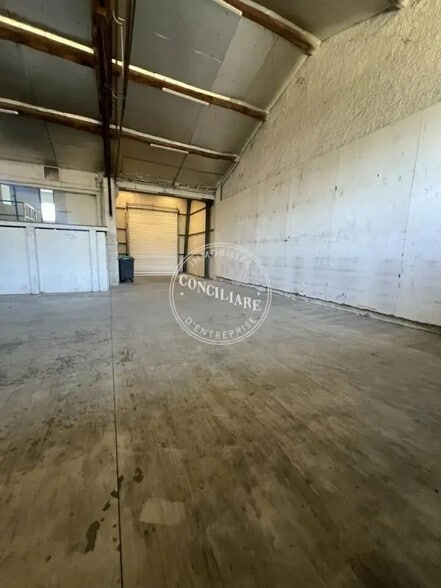 Industriel/Logistique dans Seilh à louer - Photo de l’immeuble – Image 1 sur 6