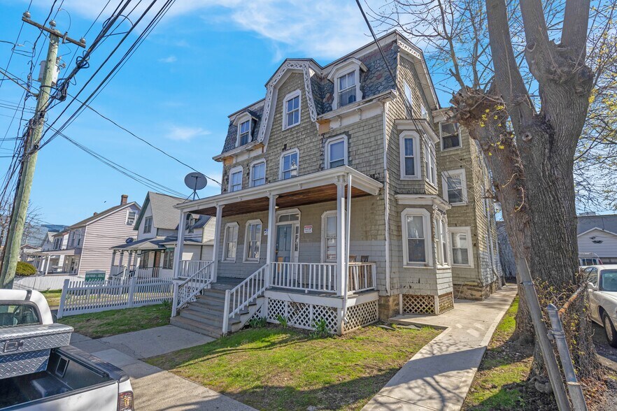 52 Orchard St, Stamford, CT à vendre - Photo de l’immeuble – Image 3 sur 15