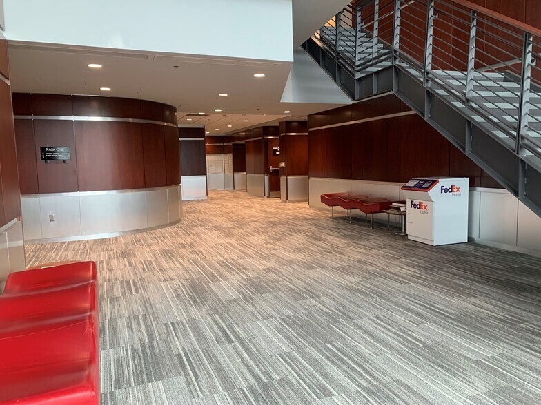 2900 S 70th St, Lincoln, NE à vendre - Hall d’entrée – Image 3 sur 6