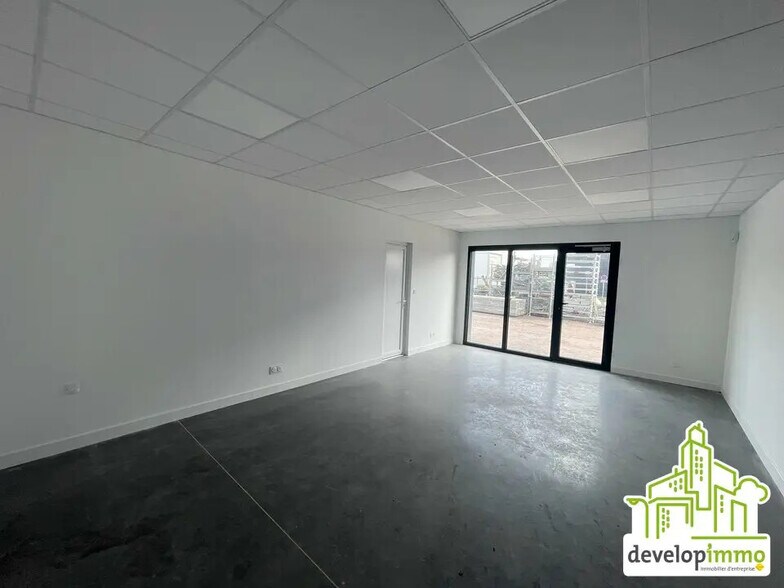 Local d’activités dans Saint-André-sur-Orne à louer - Photo intérieure – Image 2 sur 8