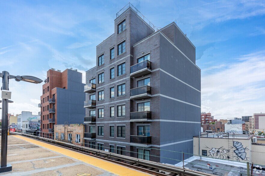 25-34 31st St, Astoria, NY à vendre - Photo principale – Image 1 sur 29
