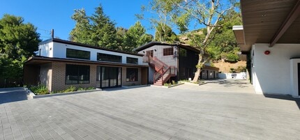 21024 Laguna Canyon Rd, Laguna Beach, CA à louer Photo de l’immeuble– Image 2 sur 6