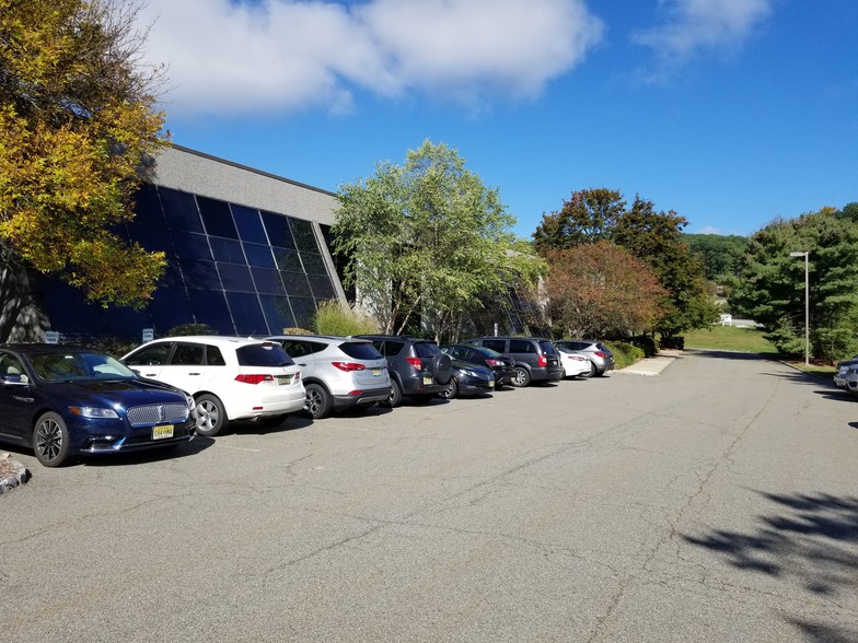111 Howard Blvd, Mount Arlington, NJ à louer - Photo de l’immeuble – Image 2 sur 24