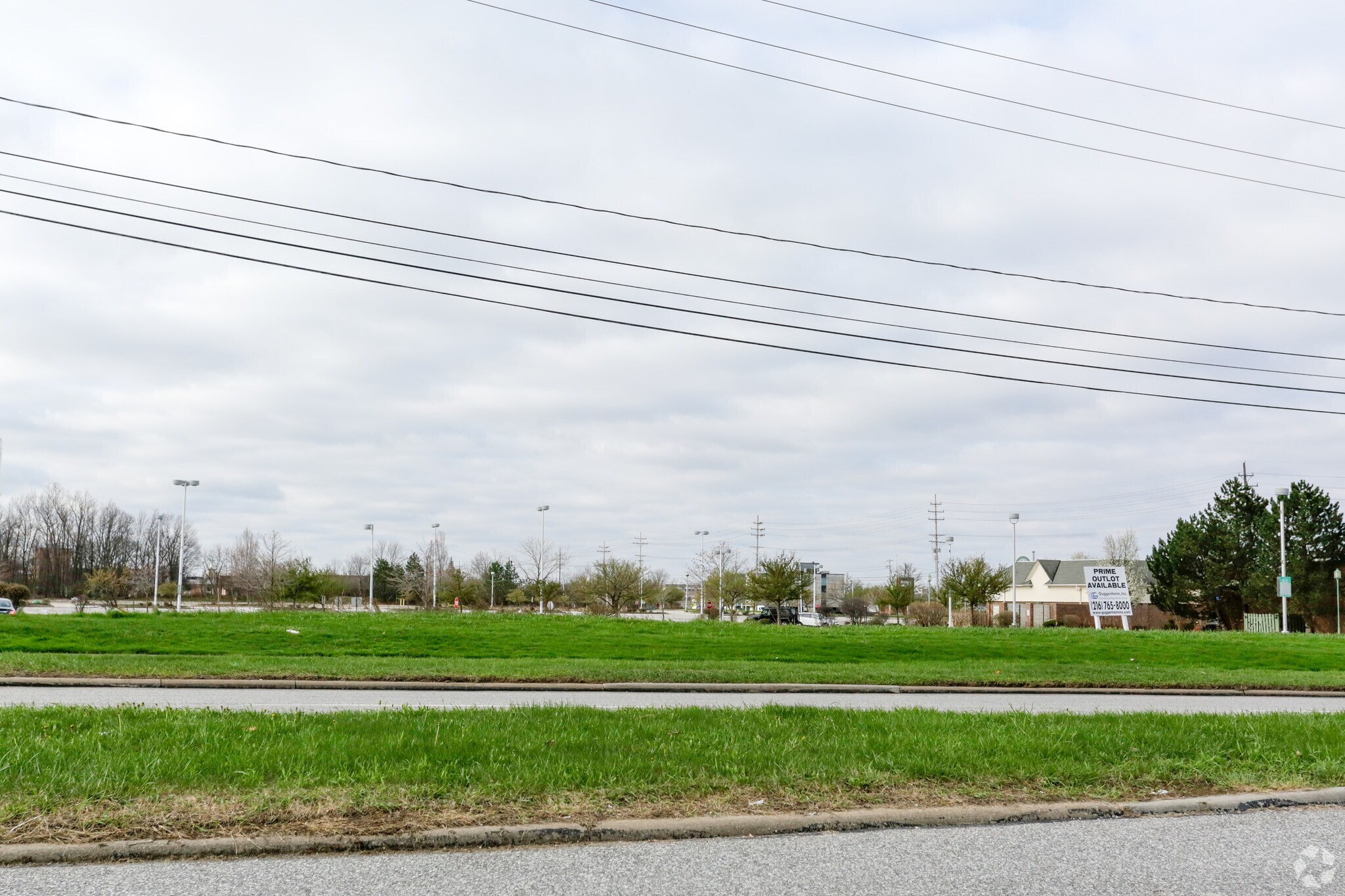 Rockside Rd, Bedford, OH à louer Photo principale– Image 1 sur 4