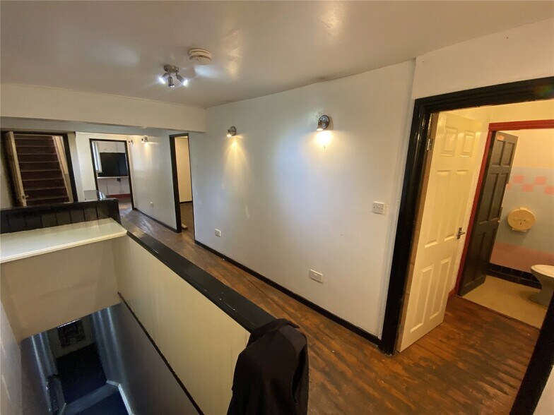 18-18A The Springs, Wakefield à vendre - Photo intérieure – Image 2 sur 8