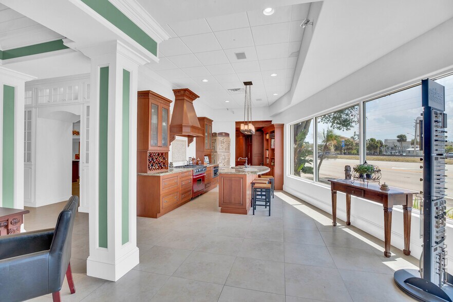 2216 US 1, Vero Beach, FL à vendre - Photo de l’immeuble – Image 3 sur 24
