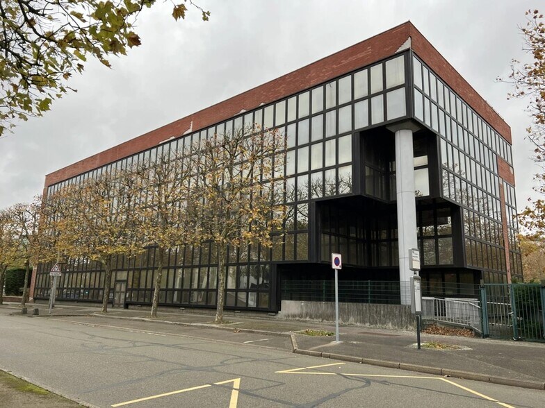 2 Boulevard Des Chênes, Guyancourt à louer - Photo de l’immeuble – Image 2 sur 3