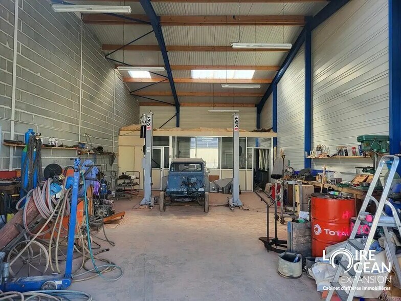 Local d’activités dans CHEMERE à louer - Photo de l’immeuble – Image 2 sur 2