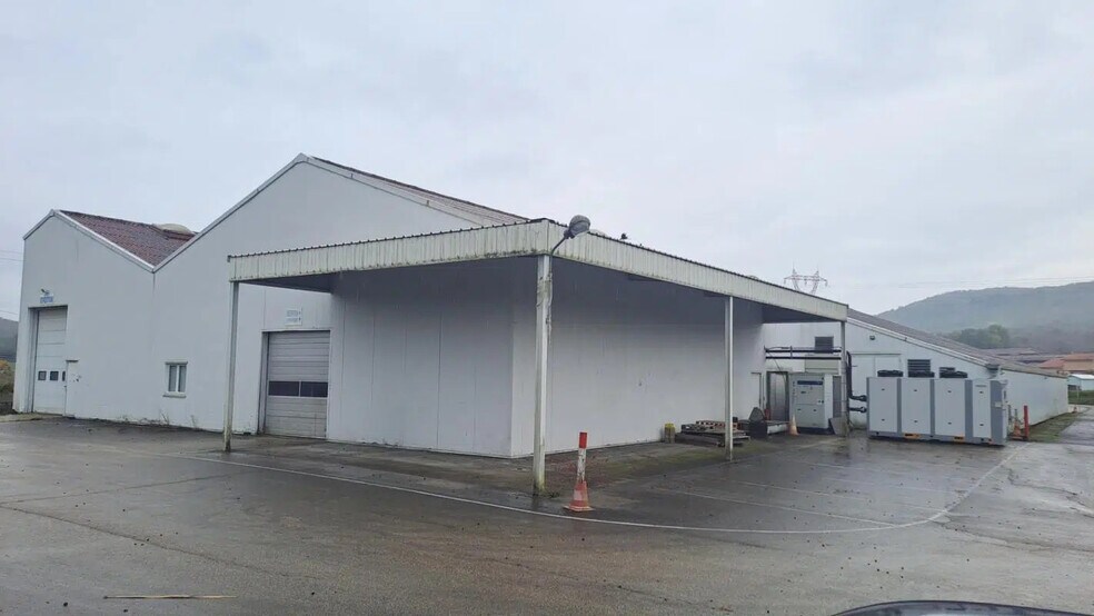 Local d'activités dans Corveissiat à vendre - Photo de l’immeuble – Image 2 sur 7