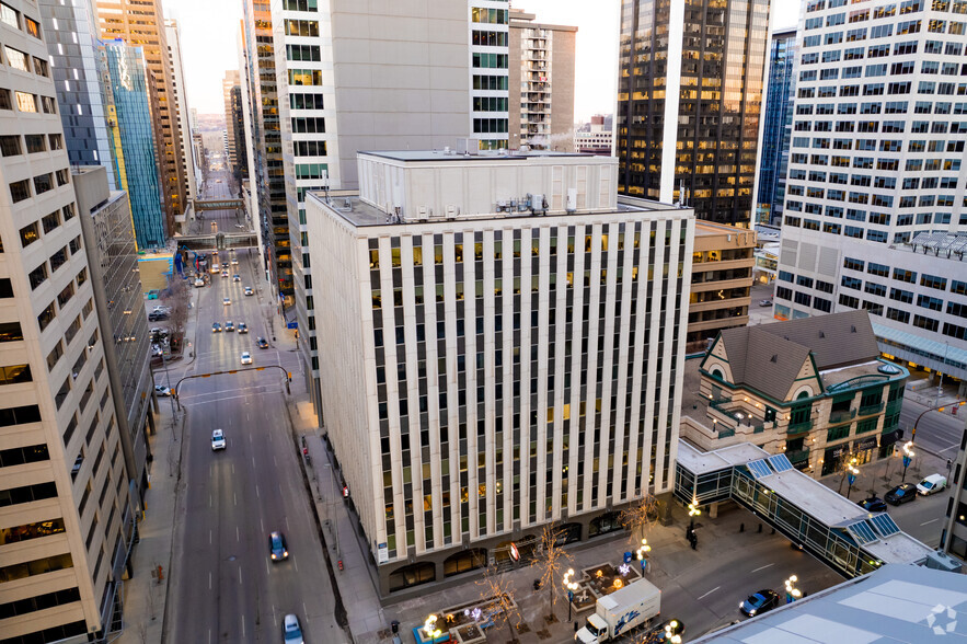 400 5th Ave SW, Calgary, AB à louer - Photo de l’immeuble – Image 2 sur 7