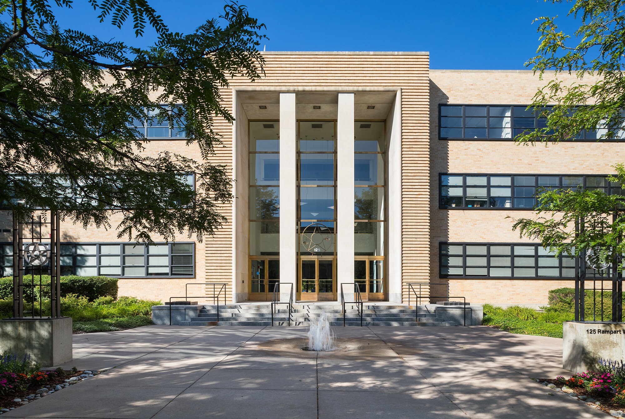 125 Rampart Way, Denver, CO à louer Photo principale– Image 1 sur 19