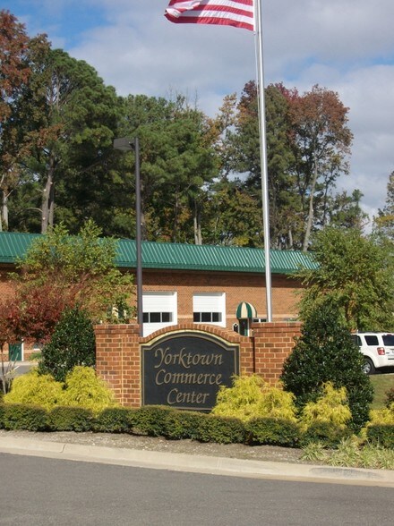326 Old York Hampton Hwy, Yorktown, VA à louer - Photo de l’immeuble – Image 3 sur 5