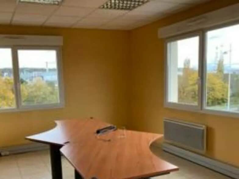 Bureau dans Bethoncourt à louer - Photo de l’immeuble – Image 1 sur 4