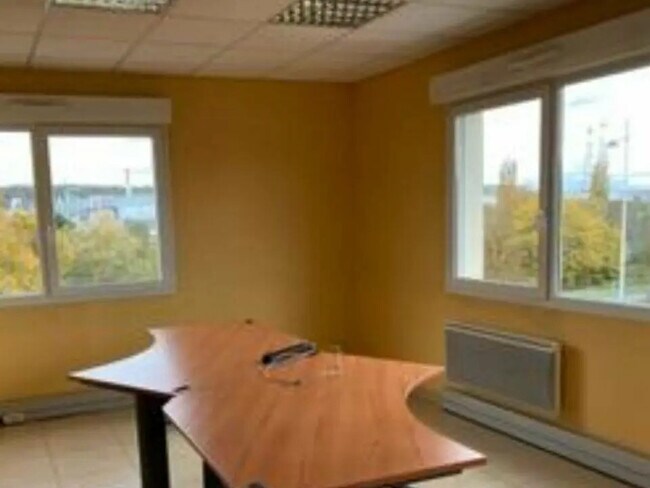 Plus de détails pour Bureau à louer