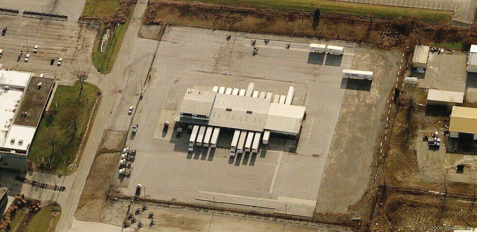 2532 Bremer Rd, Fort Wayne, IN à louer - Photo de l’immeuble – Image 2 sur 4
