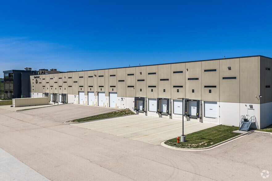 1425 Madeline Ln, Elgin, IL à louer - Photo de l’immeuble – Image 3 sur 12