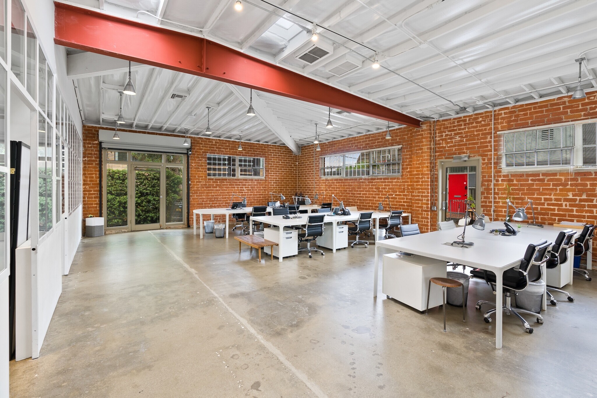 11777 Mississippi Ave, Los Angeles, CA à louer Photo de l’immeuble– Image 1 sur 23