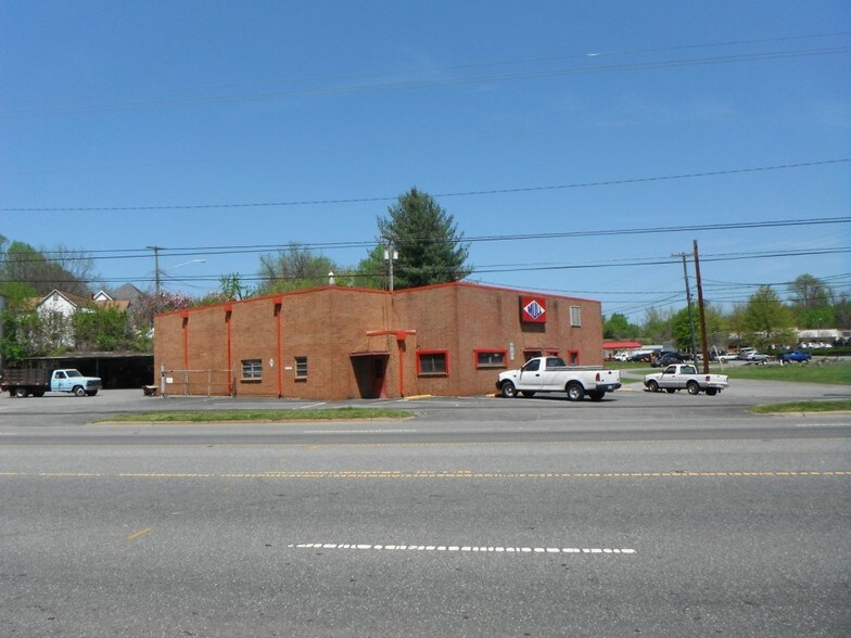 500 W Fleming Dr, Morganton, NC à louer - Photo de l’immeuble – Image 3 sur 26