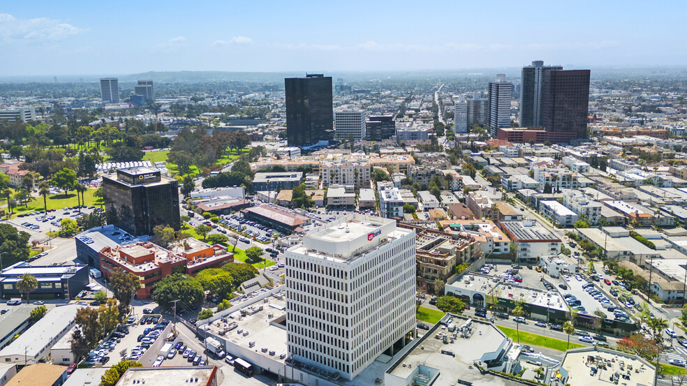 11661 W San Vicente Blvd, Los Angeles, CA à louer - Photo de l’immeuble – Image 2 sur 8