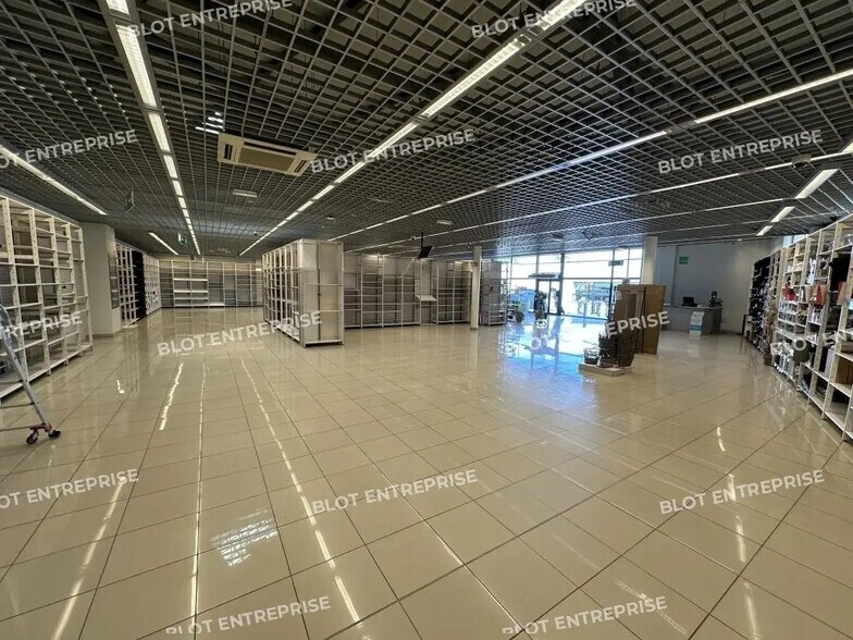 Local commercial dans Lorient à louer - Photo de l’immeuble – Image 3 sur 6