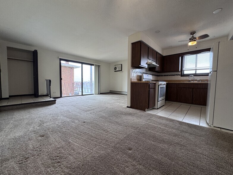 15737 Thomas Ln, Oak Forest, IL à vendre - Photo de l’immeuble – Image 2 sur 5