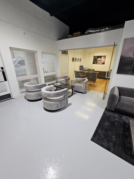 3720 Clifton Pl, Montrose, CA à louer - Photo de l’immeuble – Image 3 sur 8