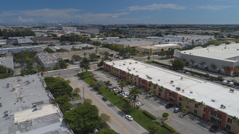 8200-8358 NW 30th Ter, Doral, FL à louer - Photo de l’immeuble – Image 2 sur 3