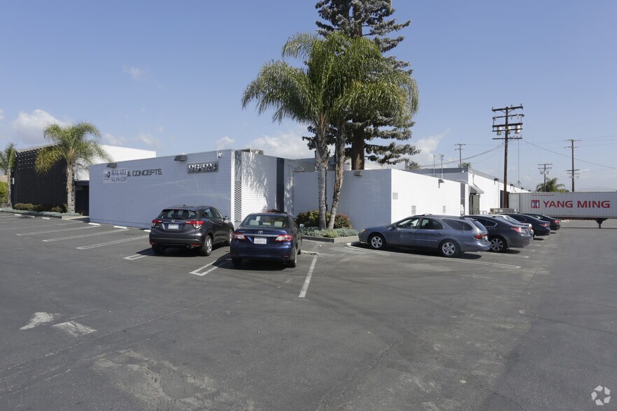 4916-4930 Santa Anita Ave, El Monte, CA à louer - Photo de l’immeuble – Image 1 sur 4