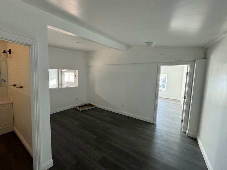 3231 E 19th St, Signal Hill, CA à louer - Photo de l’immeuble – Image 3 sur 10