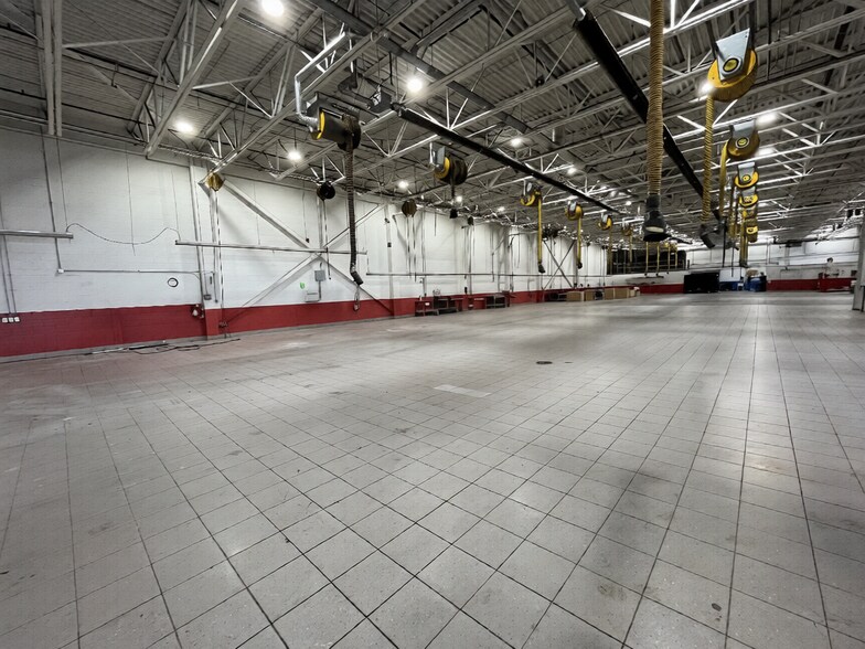 4040 Rue Jean-Talon O, Montréal, QC à louer - Photo de l’immeuble – Image 3 sur 7