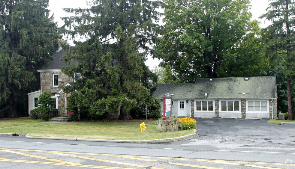 563 Temple Hill Rd, New Windsor Township, NY à vendre - Photo de l’immeuble – Image 2 sur 7