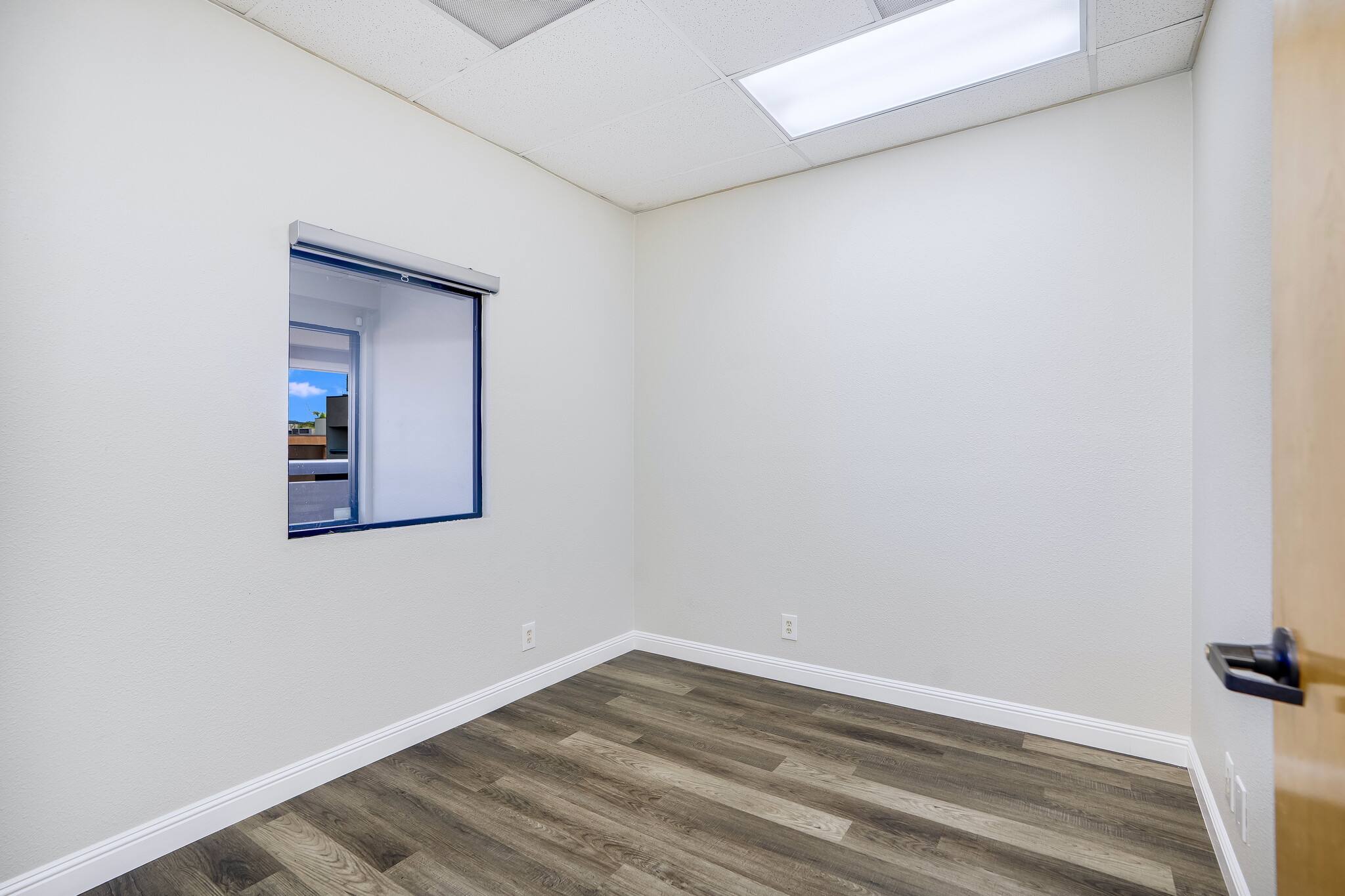 4411 Mercury St, San Diego, CA à louer Photo intérieure– Image 1 sur 6