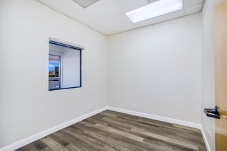 4411 Mercury St, San Diego, CA à louer Photo intérieure– Image 1 sur 6