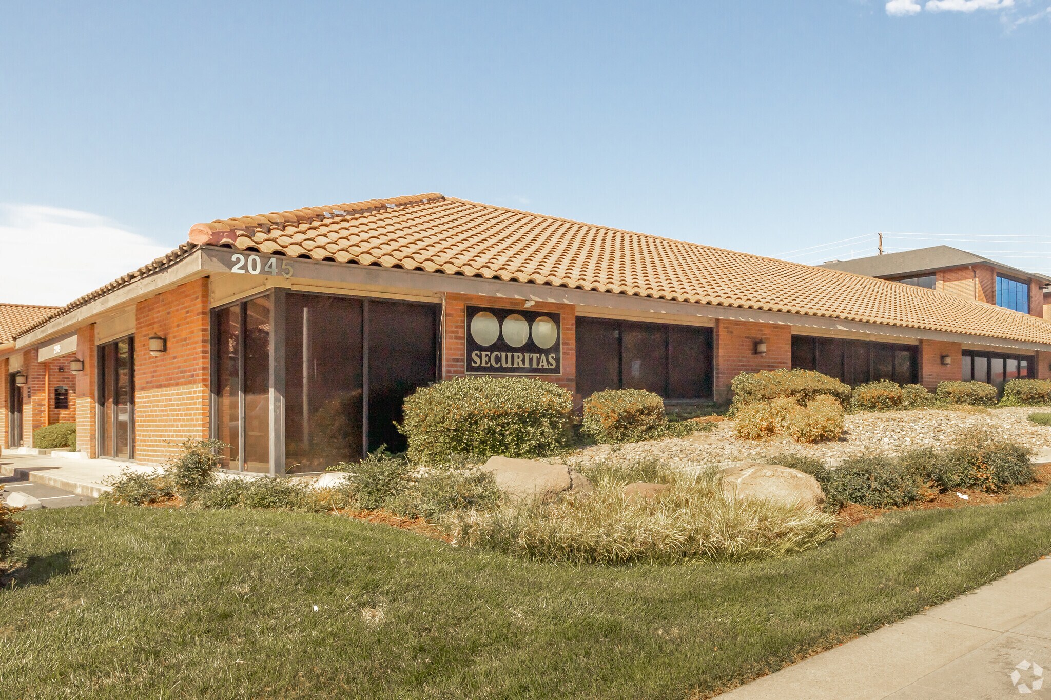 2045 Hurley Way, Sacramento, CA à vendre Photo principale– Image 1 sur 5