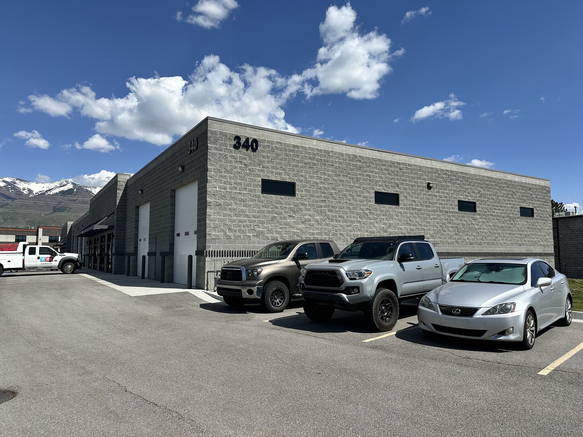 340 N Kays Dr, Kaysville, UT à louer Photo de l’immeuble– Image 1 sur 2