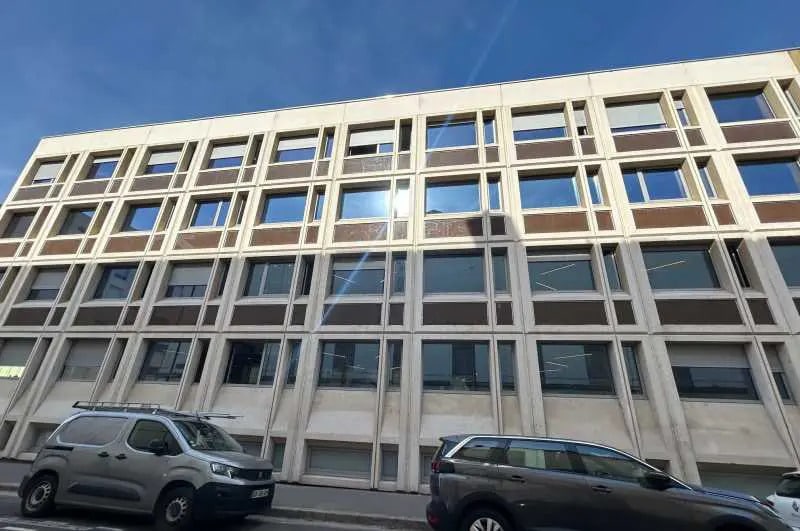 Bureau dans Lyon à vendre - Photo de l’immeuble – Image 1 sur 13