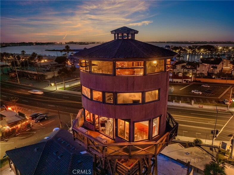 1 Anderson St, Seal Beach, CA à vendre - Photo de l’immeuble – Image 3 sur 69