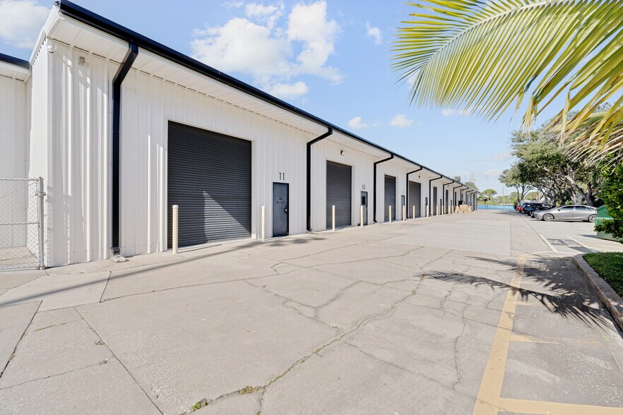 2280 Avocado Ave, Melbourne, FL à louer - Photo de l’immeuble – Image 2 sur 10