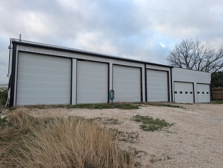 18243 N Highway 6, Valley Mills, TX à vendre - Photo de l’immeuble – Image 2 sur 6