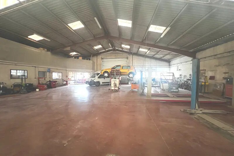 Local d'activités dans Perpignan à vendre - Photo de l’immeuble – Image 2 sur 4